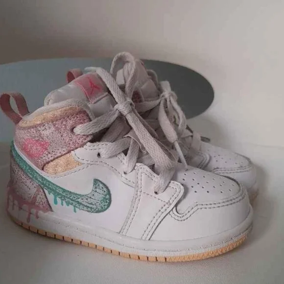 Nike cream shoes hot sale